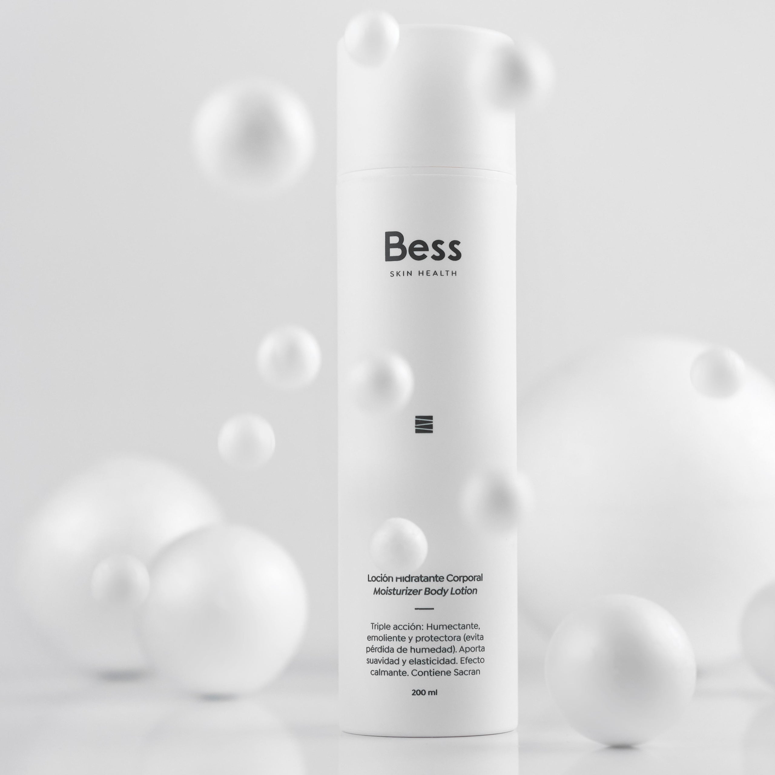 Loción hidratante corporal que aporta elevadas dosis de hidratación para la piel. Evita la pérdida de agua y tiene un efecto calmante, garantizando la suavidad y elasticidad de la piel.Contiene sacrán.