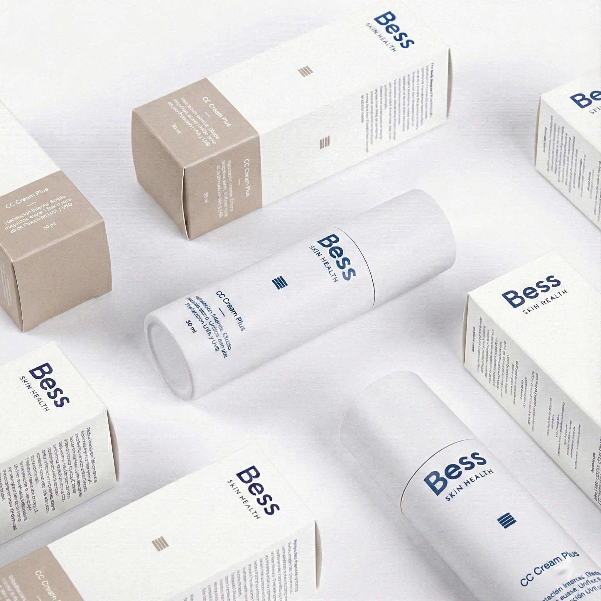 CC Cream es una crema hidratante con color, que aporta una hidratación intensa en la piel. Tiene un efecto maquillaje suave que da un color muy favorecedor a la piel. Unifica el tono y tiene protección UVA y UVB.