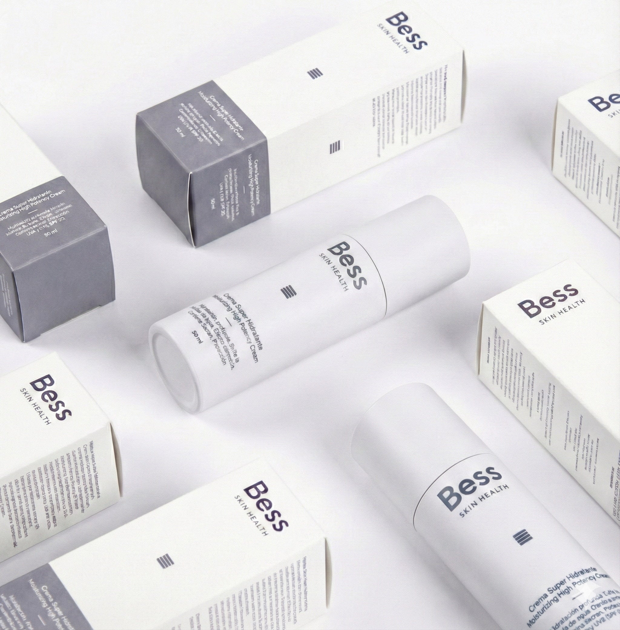 Crema superhidratante de dia que aporta una hidratación profunda en la piel, evitando la pérdida de agua. Efecto humectante, emoliente y oclusivo. Tiene protección UVB y UVA. Mantiene la salud de la piel evitando la aparición de arrugas y manchas. Contiene Sacran