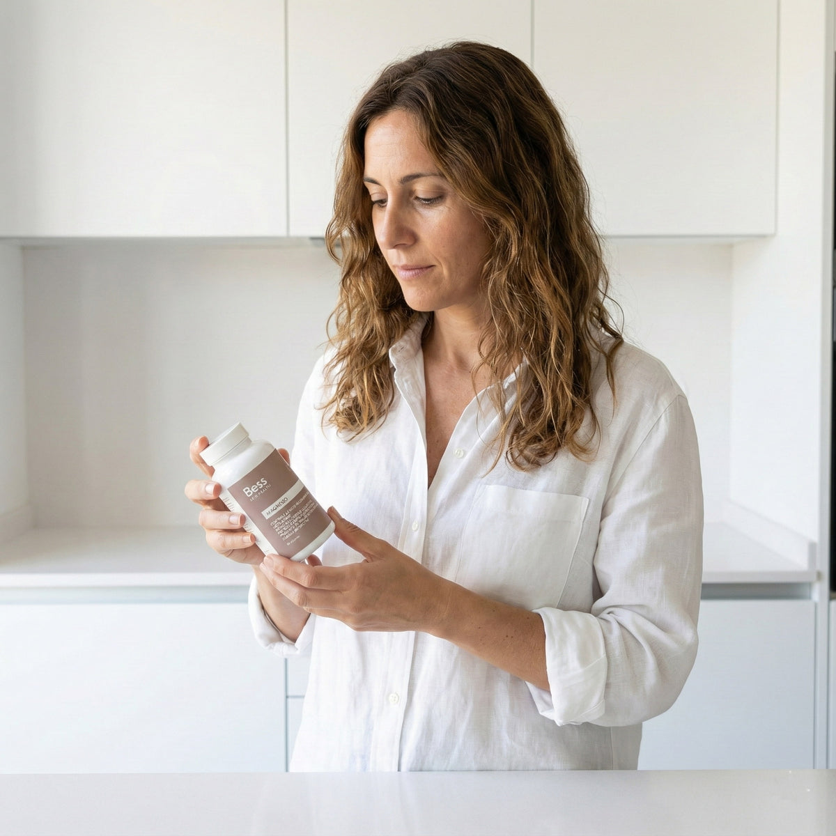 Complemento nutricosmética con bisglicinato de magnesio que contribuye al buen funcionamiento del metabolismo. Reduce el cansancio y l a fatiga y protege contra el estrés oxidativo. Máxima absorción