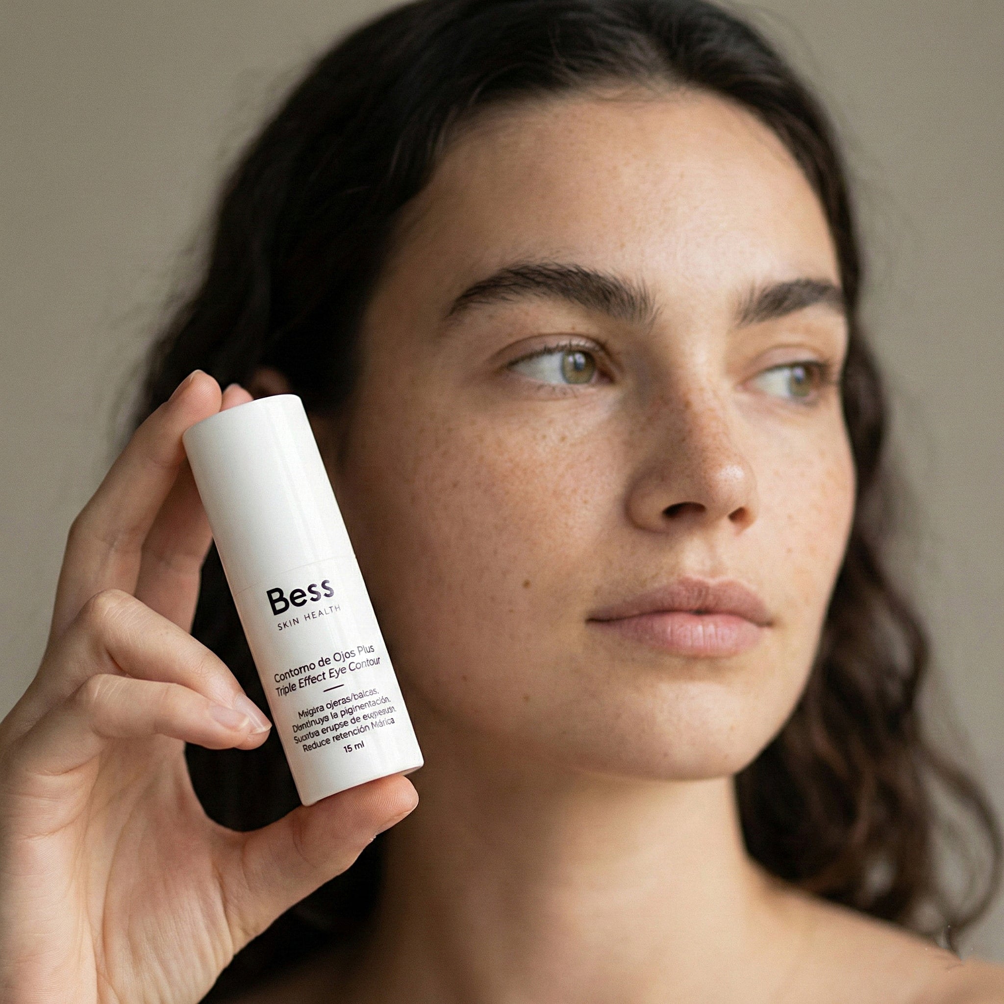 Contorno de ojos antiedad. Mejora ojeras/bolsas. Disminuye la pigmentación y suaviza arrugas de expresión. Reduce la retención hídrica e hidrata y tiene efecto antiedad en esa zona de la piel 