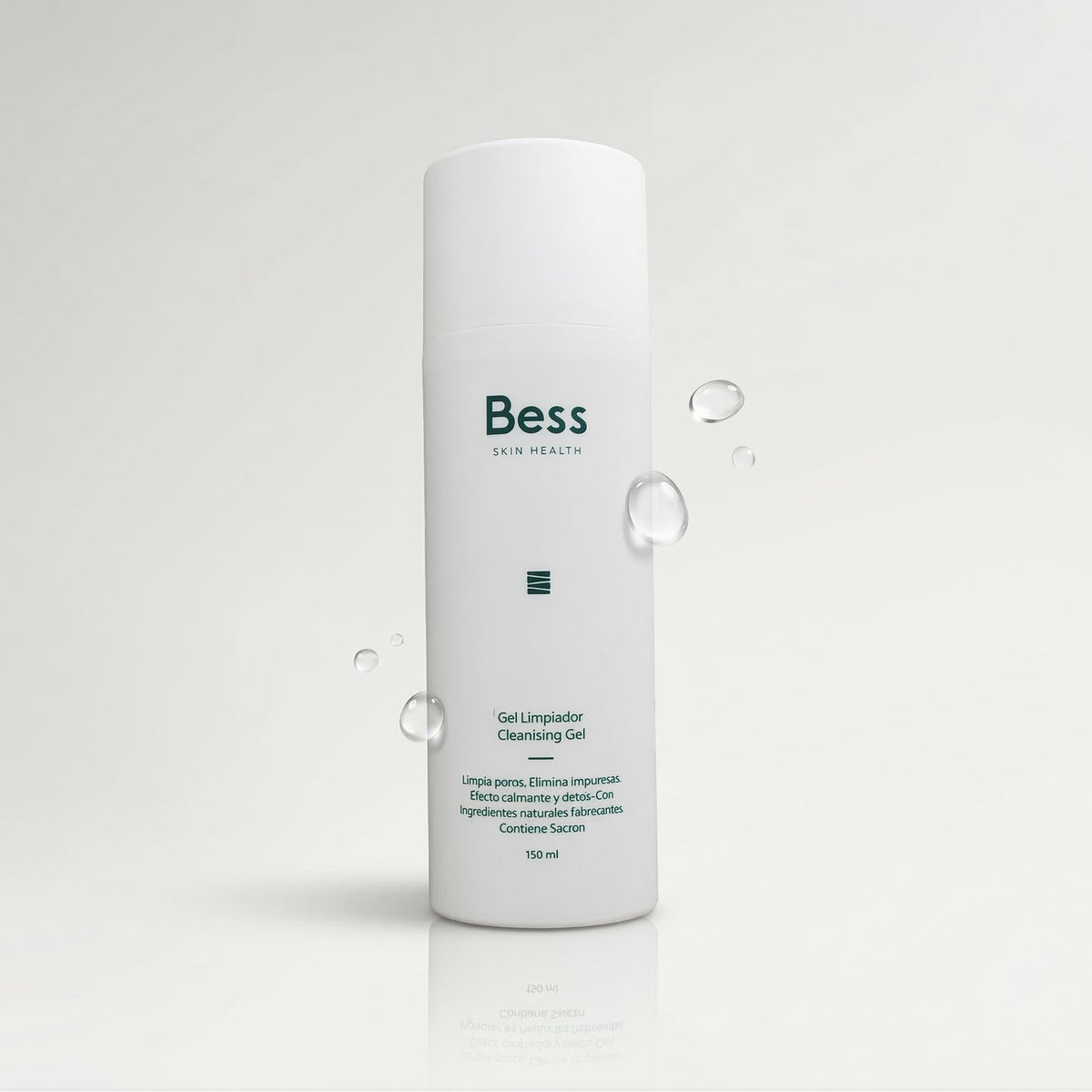 Gel limpiador que genera una fina espuma que elimina suavemente las impurezas de la piel, los restos del maquillaje y la suciedad o las partículas de polución acumuladas a lo largo del día.