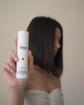 CC Cream es una crema hidratante con color, que aporta una hidratación intensa en la piel. Tiene un efecto maquillaje suave que da un color muy favorecedor a la piel. Unifica el tono y tiene protección UVA y UVB.