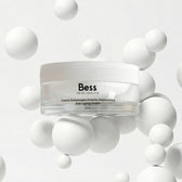 Crema de noche de Efecto Antiaging Global, con principios activos de máxima eficacia demostrada para combatir los signos de envejecimiento de las pieles más maduras.