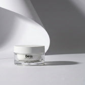Crema de noche de Efecto Antiaging Global, con principios activos de máxima eficacia demostrada para combatir los signos de envejecimiento de las pieles más maduras.