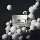 Crema de noche de Efecto Antiaging Global, con principios activos de máxima eficacia demostrada para combatir los signos de envejecimiento de las pieles más maduras.