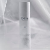 Crema de día que contribuye a neutralizar los efectos cutáneos del tabaco y la contaminación en la piel. Repara e hidrata. Ayuda a revertir daños solares. Unifica tono y textura. Protección UVA y UVB